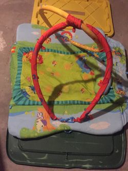 Baby flor mat start playing