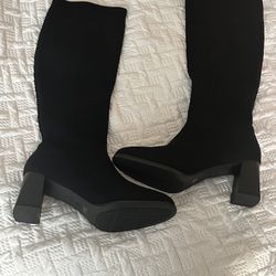 Round-Toe Water Repellent Knee High Boots