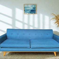 *Free Delivery!* Stunning MCM Thrive Furniture Sofa
