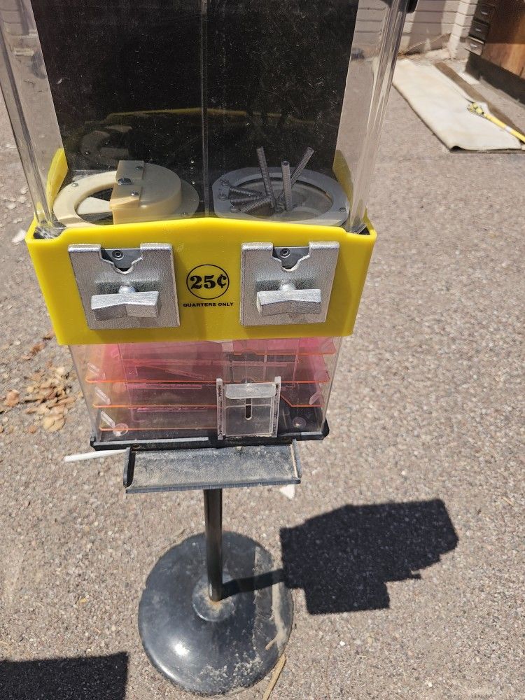 CANDY MACHINE/ GUM BALL MACHINE USED 2