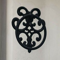 VINTAGE ORNATE BLACK GOTHIC WROUGHT CAST IRON HAND TOWEL HOLDER CANDLE SCONCE WALL DECOR