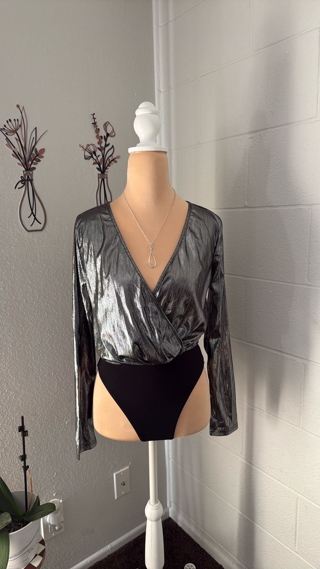 Metallic V-neck Bodysuit
