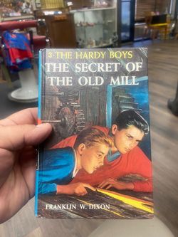1962 Hardy boys hardback book