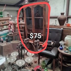 Beautiful Antique Hutch/  Rifle Cabinet