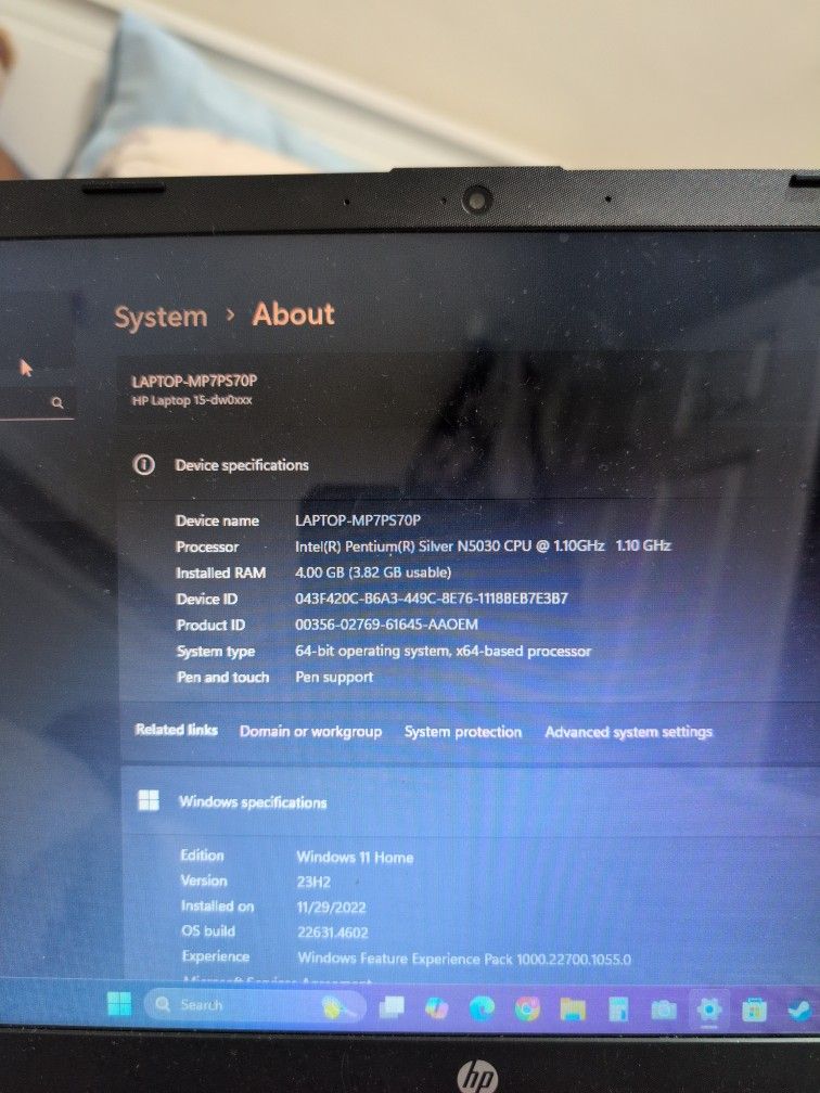 Windows 11 Home Red