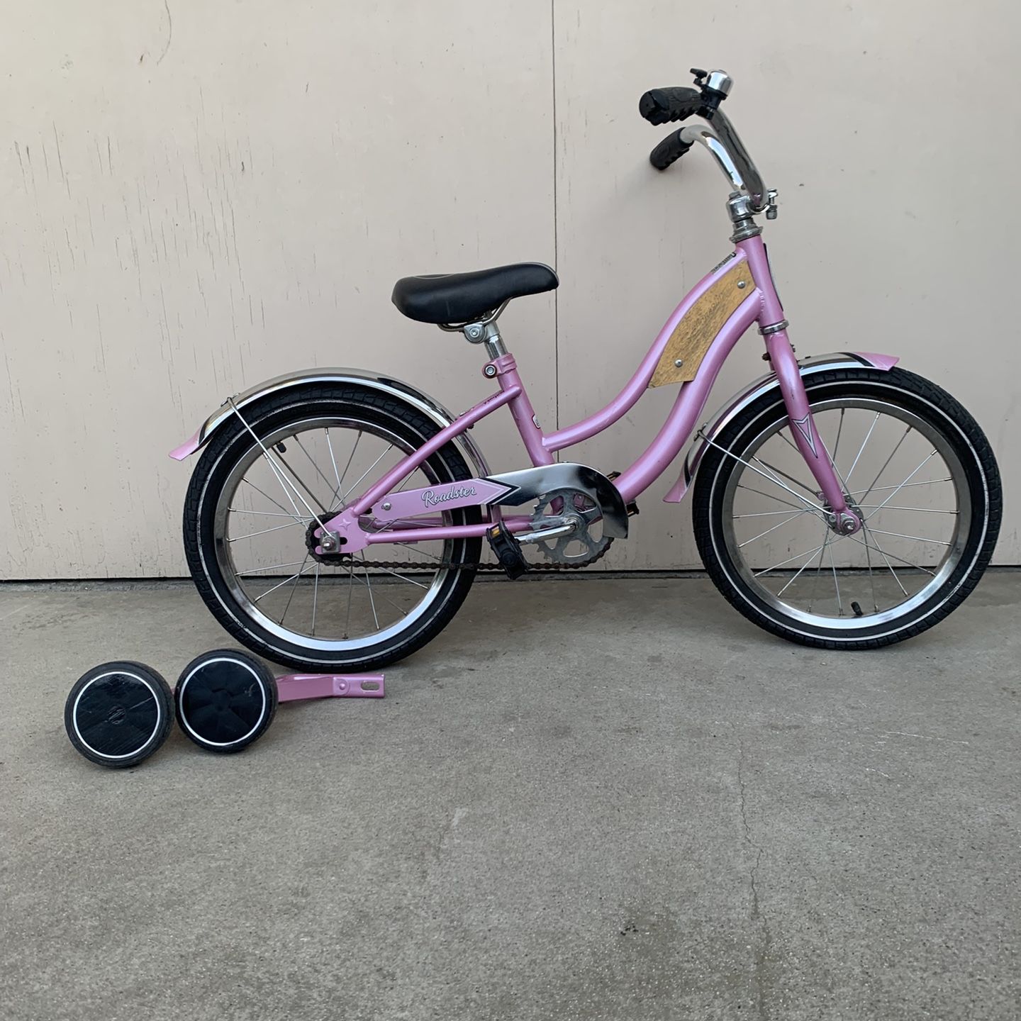 fresno schwinn bicycles Riding through your favorite park Schwinn Trailway 21-Speed Hybrid Bike