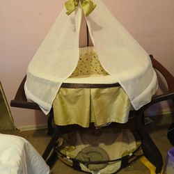 Fisher-Price Zen Collection Gliding Bassinet