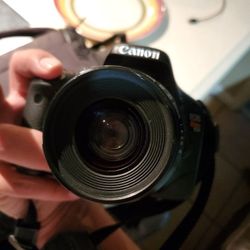 Cannon t2i rebel camera works great has stand