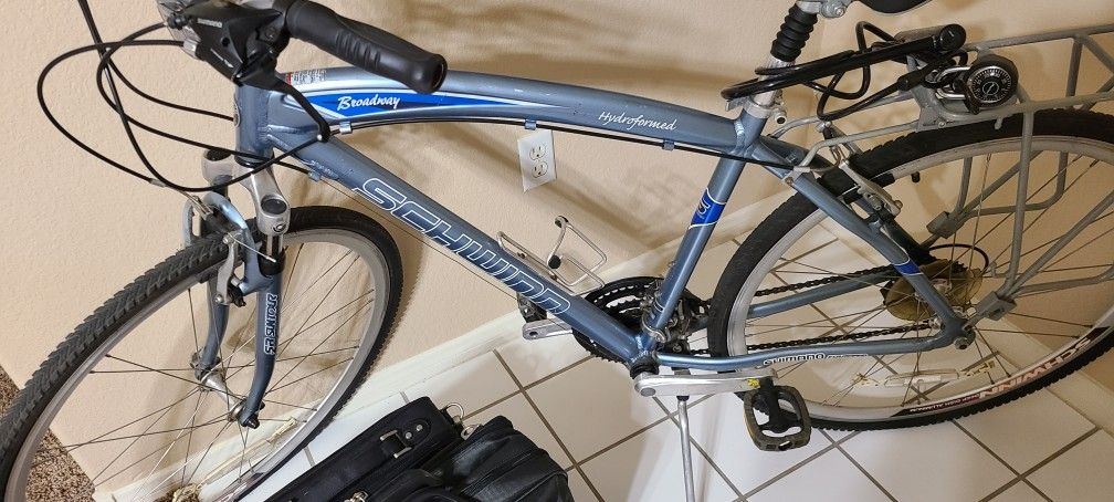 Schwinn Broadway Hydroformed 700CMans, women 21 Speed ALUMINUM
