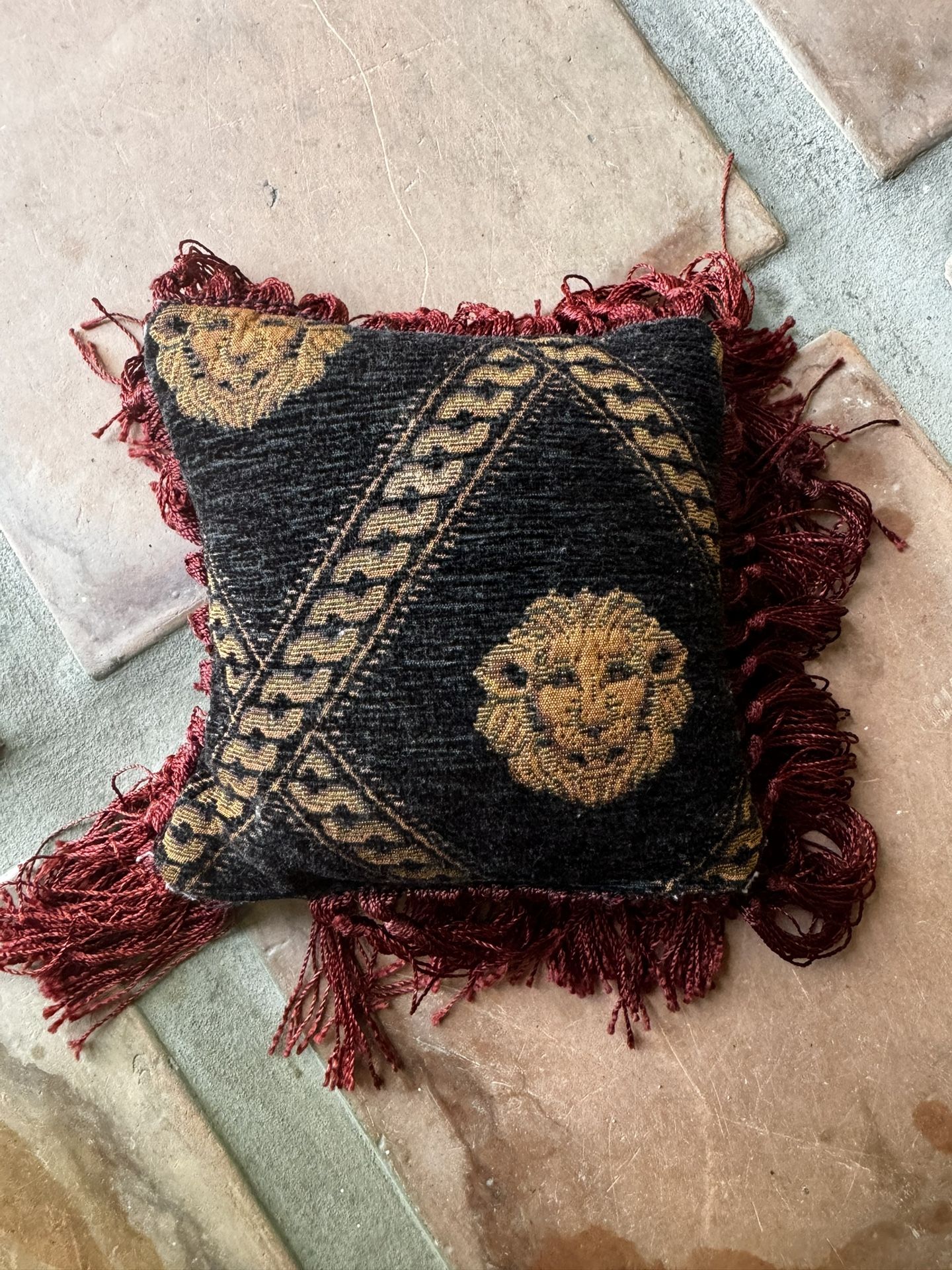 Vintage Small Baroque Lion Head Motif  Throw Pillow 