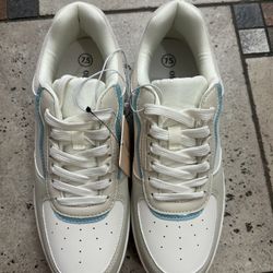 NWT Olivia & Kate women Sneakers size 7.5