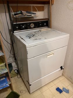 Gas dryer old but works good