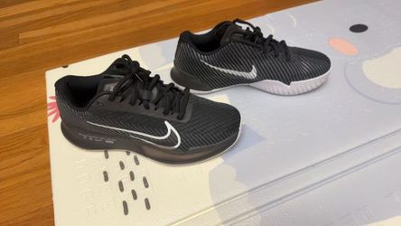 Nike Women Tennis Shoes 