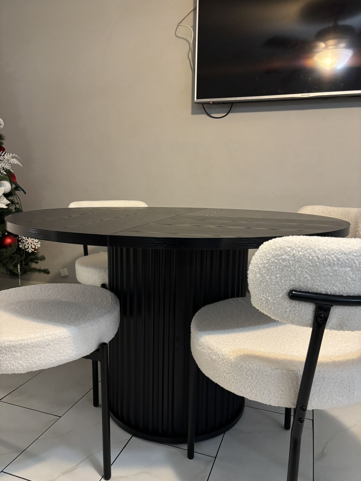 Fluted Dining Table With Chairs