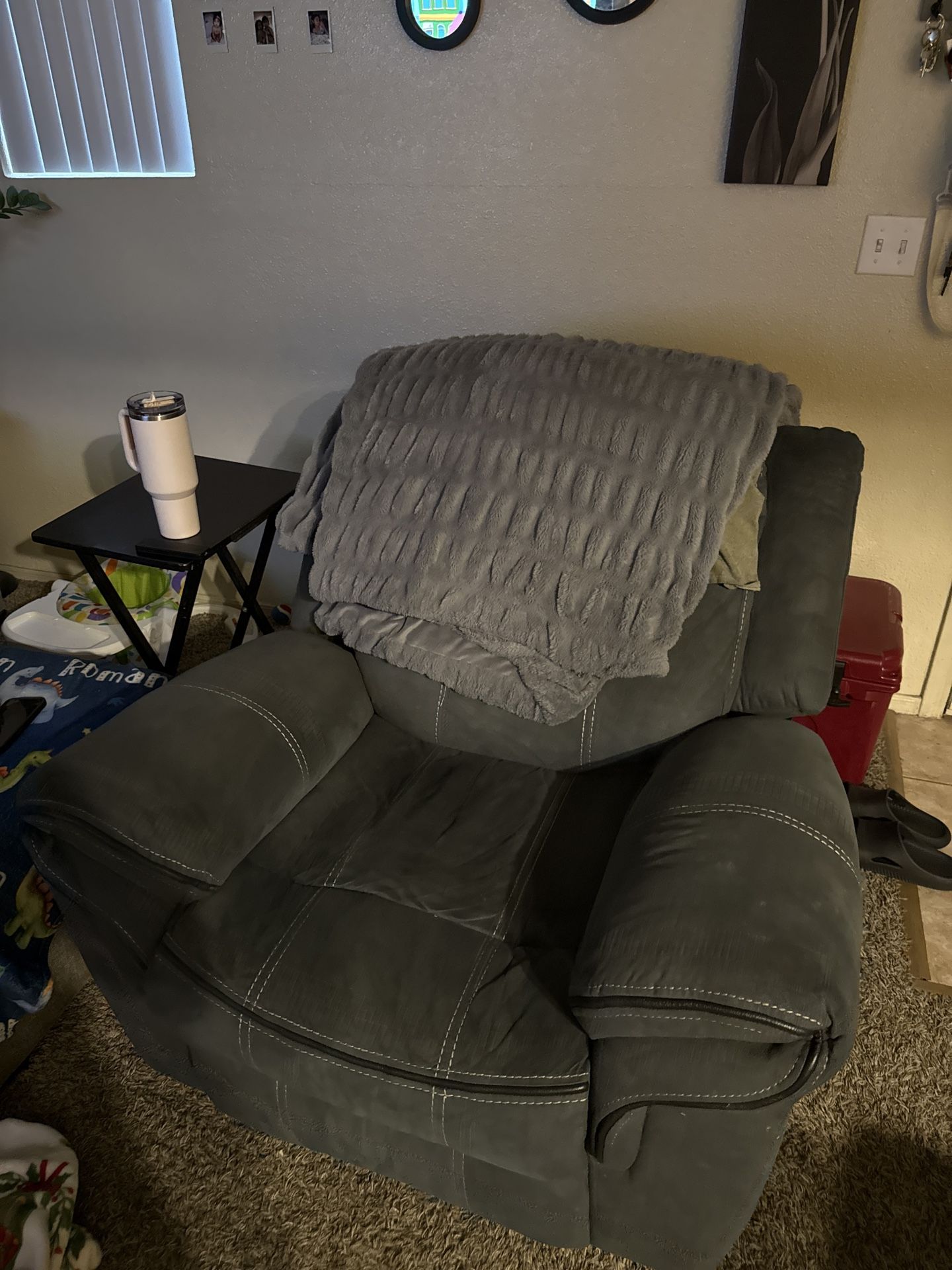 RECLINER CHAIR