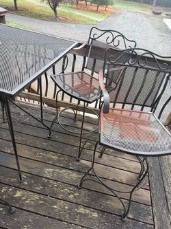 Bar outdoor table with 4 swivel chairs
