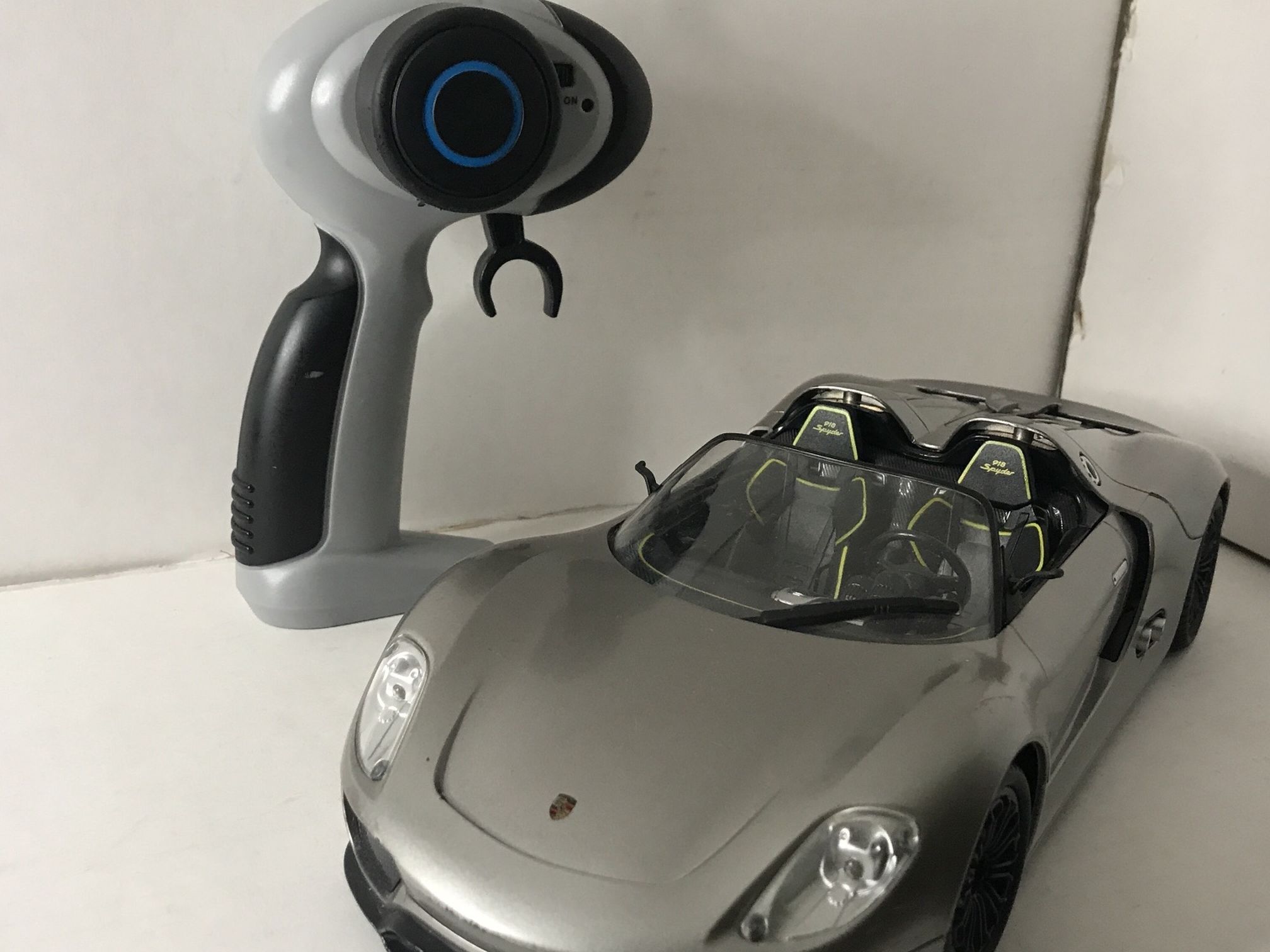RadioShack R/C 1:16 Scale Car Porsche 918 Spyder Concept