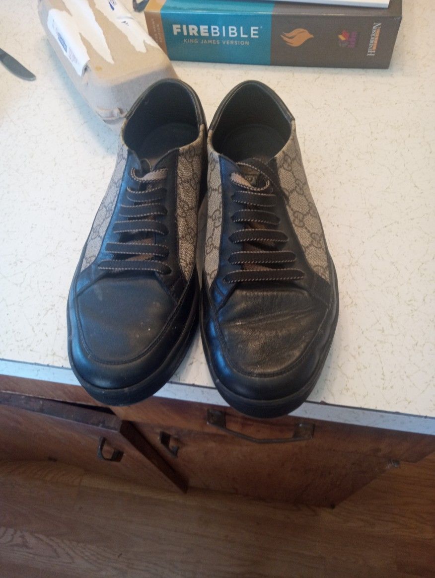 Gucci. Size 9. Leather