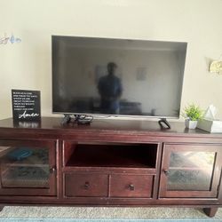 Move-Out Sale: LG 50” UHD Smart TV + Matching TV Console – Great Bundle!