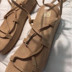 Sandalias SHEIN $10 nuevas para playa , van sujetadas a la pierna ✨8.5 o 9 size