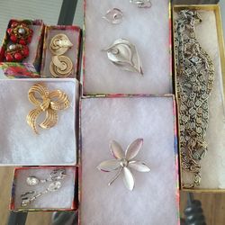 Assorted Vintage Jewelry Collection 