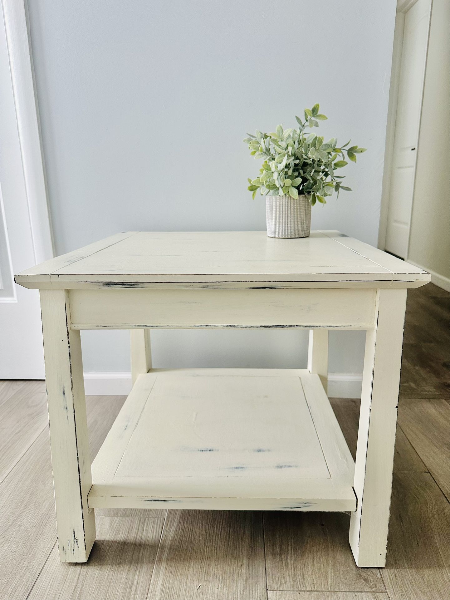 Solid Wood Side & End Table H21/W23.5/D23.5 $45