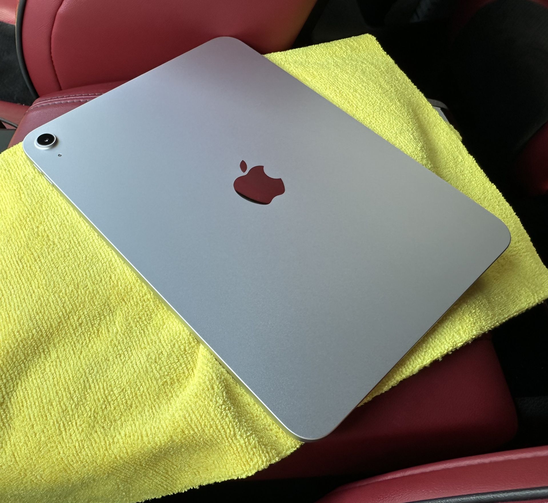 iPad A16 128gb - Like NEW - Apple Care Plus Warranty!