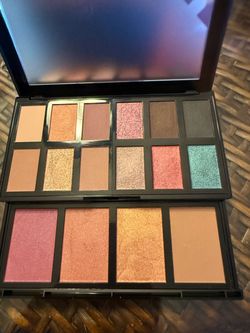 Estée Lauder Two Eyeshadow and Face Palettes