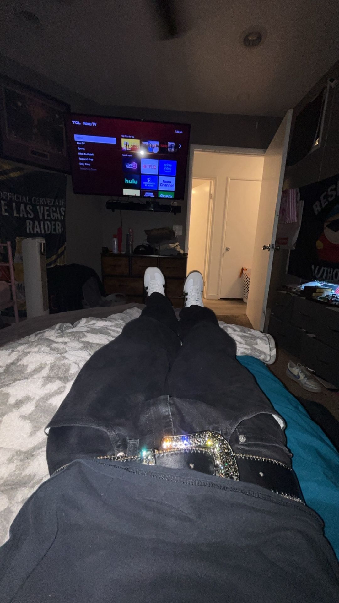 selling bb belt and supreme shirt 