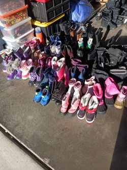 Snow boots for small kids 10.00 each pair buy early
