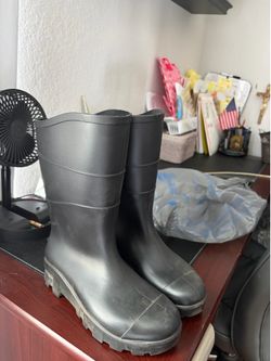 Like new boots size 6
