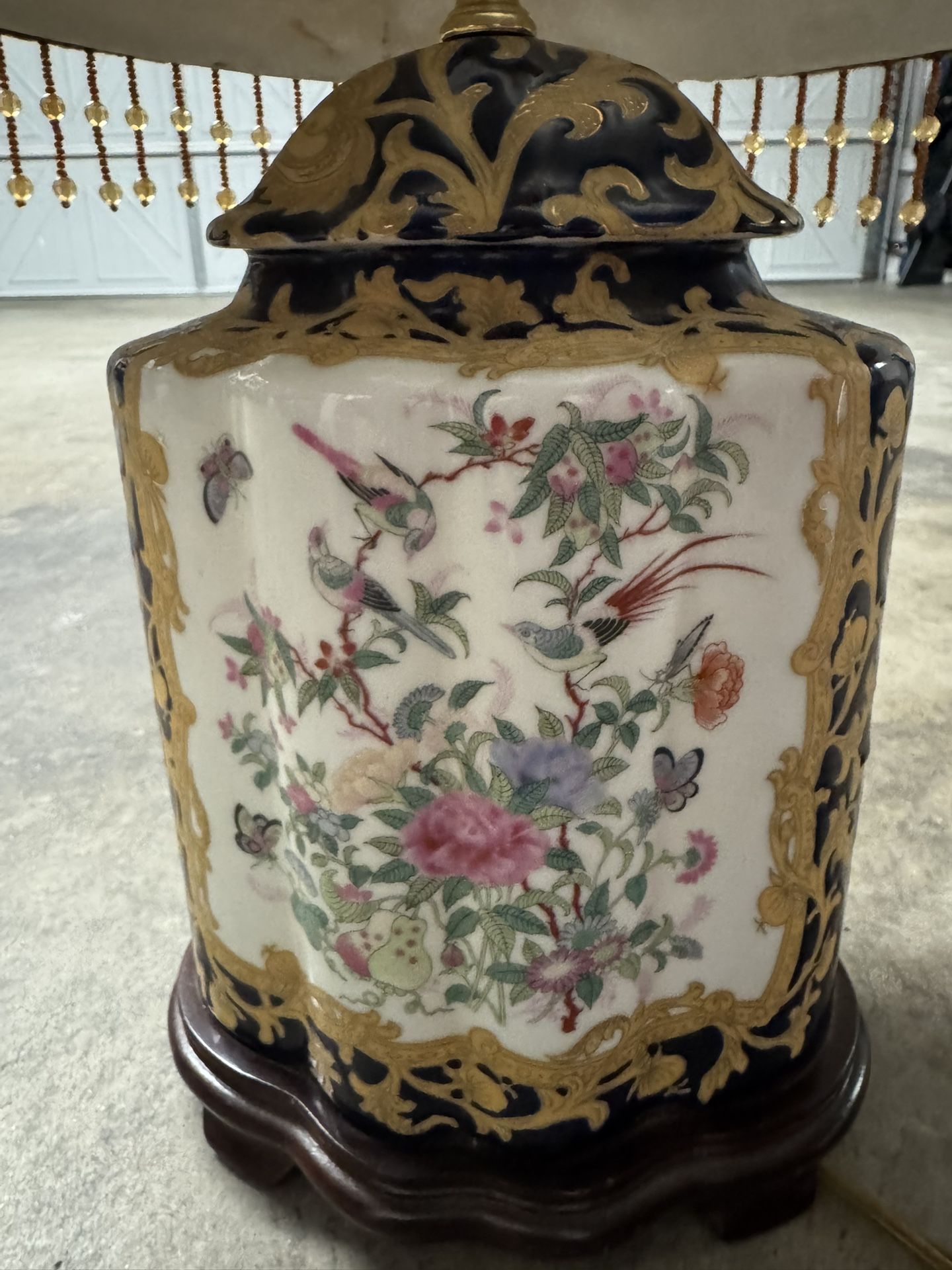 Antique Asian Style Lamp with Bird pattern