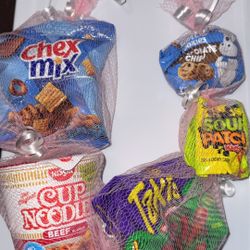 Snack Lei Pink