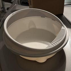 Small cat litter box