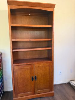 Wood Bookcase/cabinet
