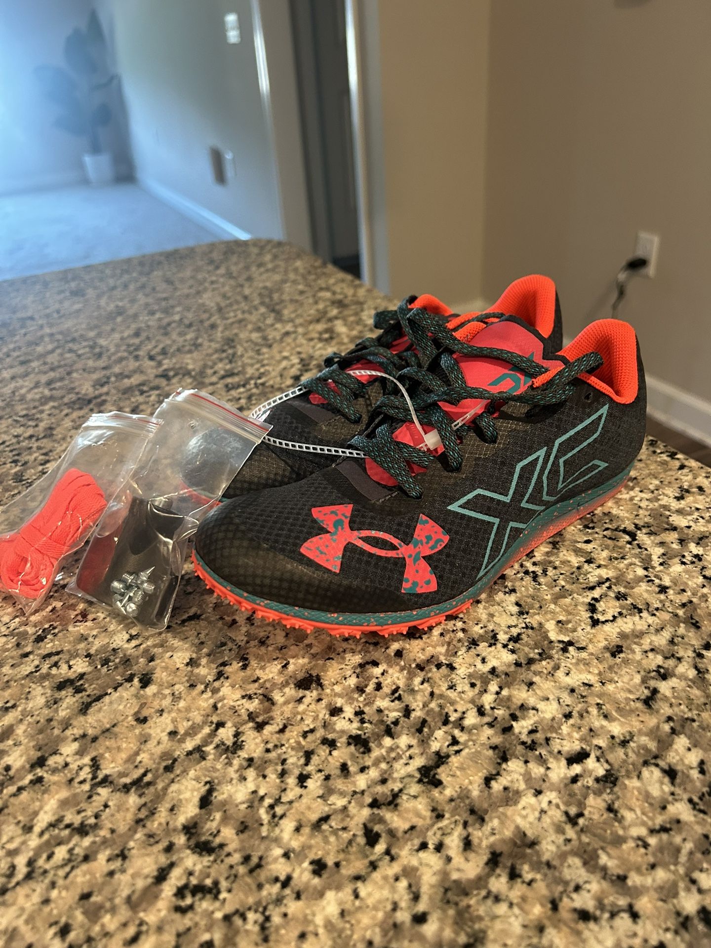Under Armour Unisex Brigade XC 2 Size 7