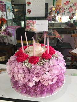 Fresh flowers cake Genis Florist