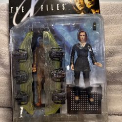McFarlane Toys The X Files Agent Dana Scully w/ Infected Corpse
