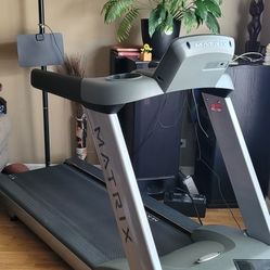 TREADMILL MACHINE MATRIX, FITNESS T3X.