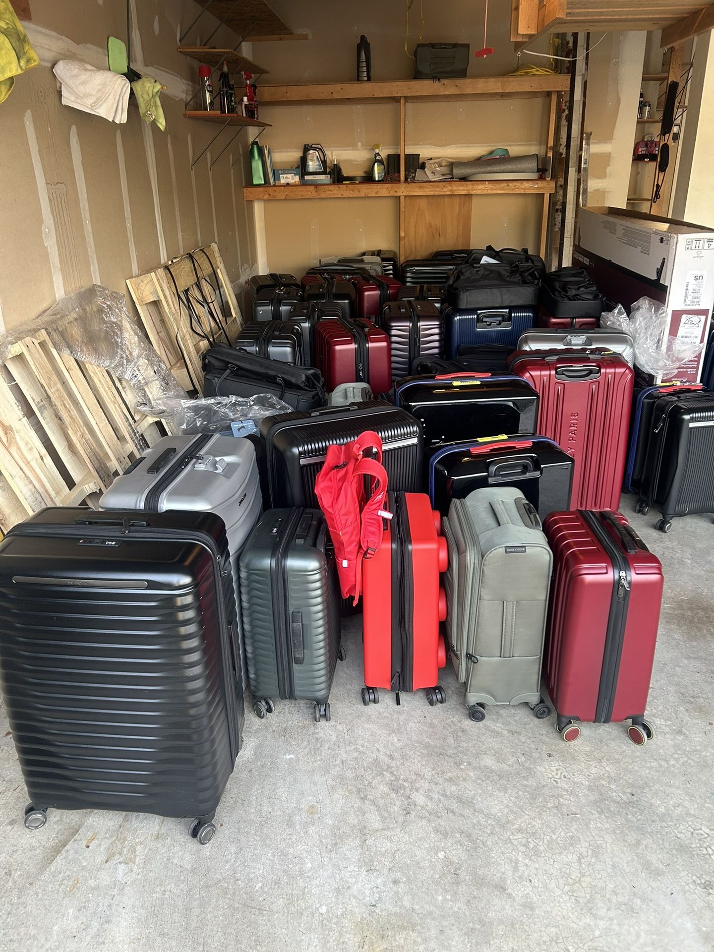 🔥 Luggage Liquidation Sale-Carry on, Bag, Ricardo Delsey, Swissgear, Samsonite