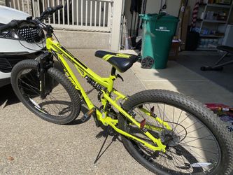 Huffy Carnage Men s Mountain Bike 27.5 Inch 3.0 Oversized Tires