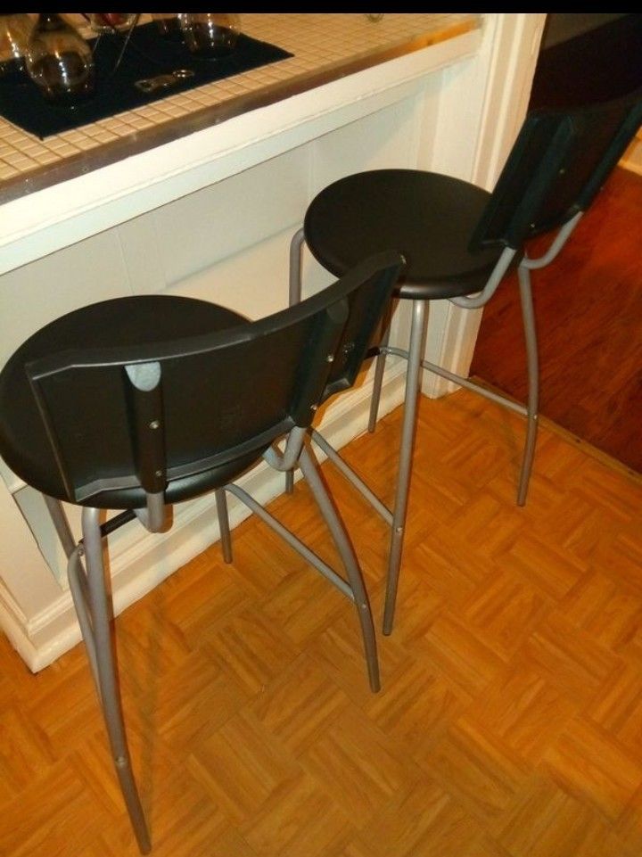 2x$30 bar stools extra high great condition