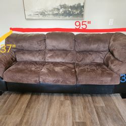 Couch/Pick Up Hilliard 