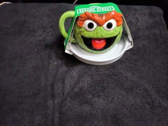 Sesame Street Oscar the Grouch mug and cookie plate set