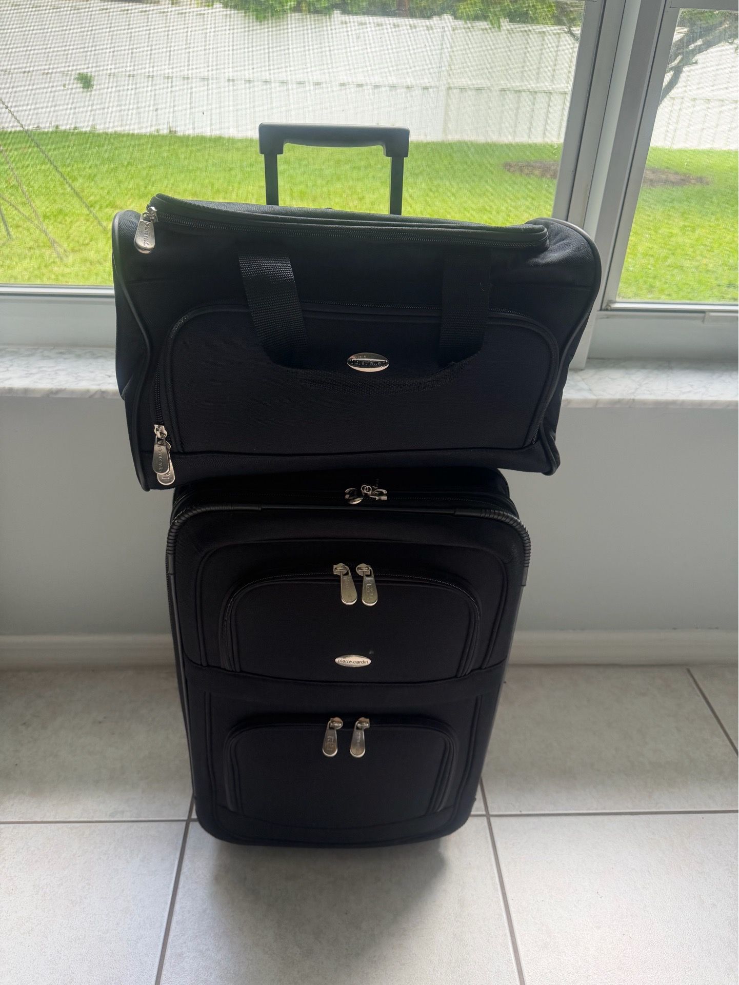 Black Carry On traveling set pierre cardin