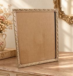 🌿Beautiful vintage gold medal frame