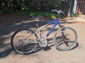 Trek Navigator 200 16.5" Small 24 Speed Hybrid Bicycle
