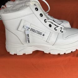 EVOLUTIONS SHOES. (NEW)