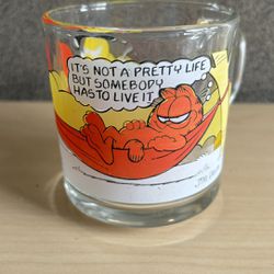 Vintage 70’s McDonalds Garfield & Friends Set Of 2 Glass Mugs