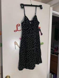 10 Beautiful Sleeveless Dresses – Size S – $80 for All 10